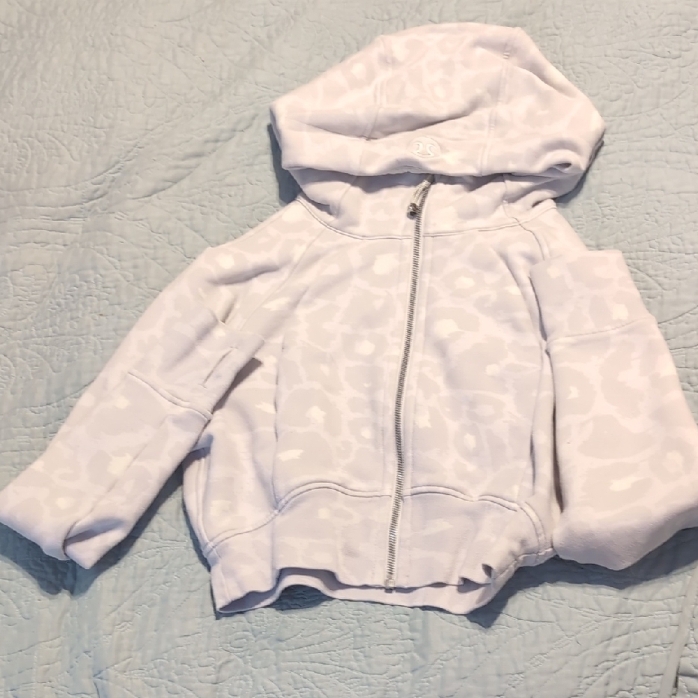 White Leopard Lululemon Cropped Scuba